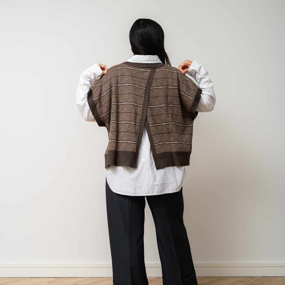 
                  
                    Yama Knit vest with open back-Brown
                  
                