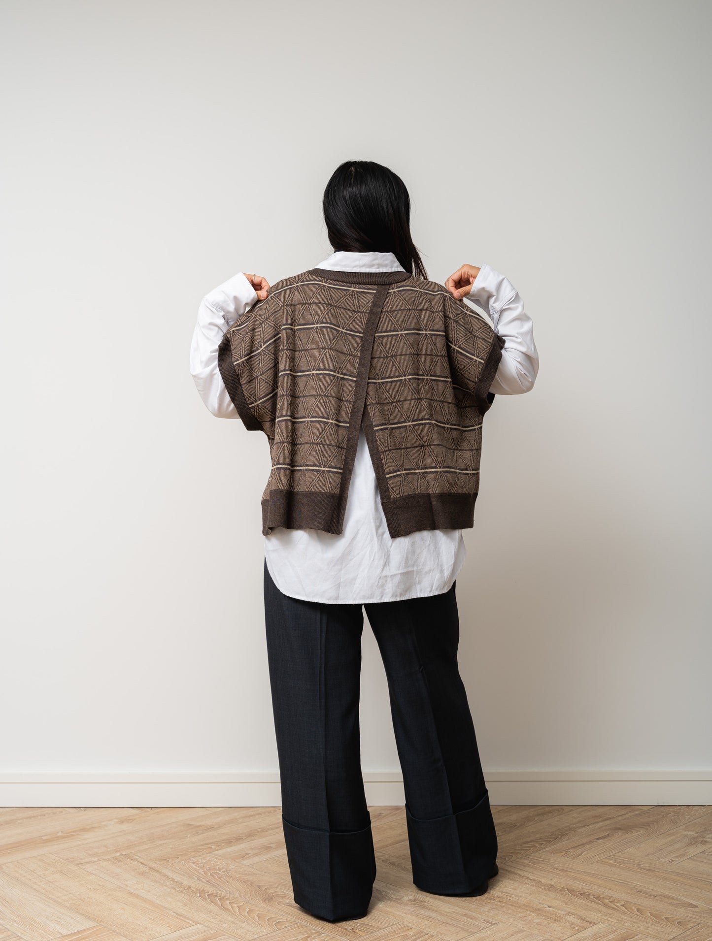 
                  
                    Yama Knit vest with open back-Brown
                  
                