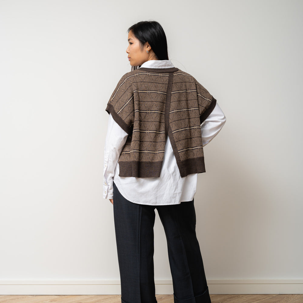 
                  
                    Yama Knit vest with open back-Brown
                  
                